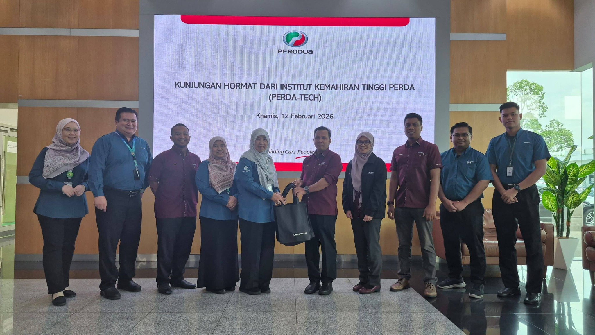 Lawatan Kerja PERDA-TECH ke Perodua Sales Sdn. Bhd. Perkukuh Kerjasama Strategik Industri