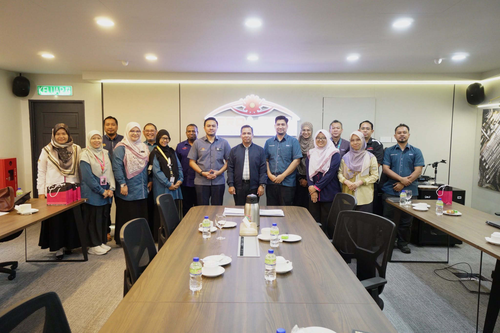Lawatan Penanda Aras Kolej Komuniti Taiping ke PERDA-TECH